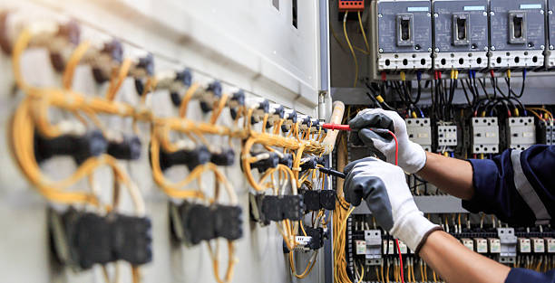 Professional Electrician technician working in Seneca, IL